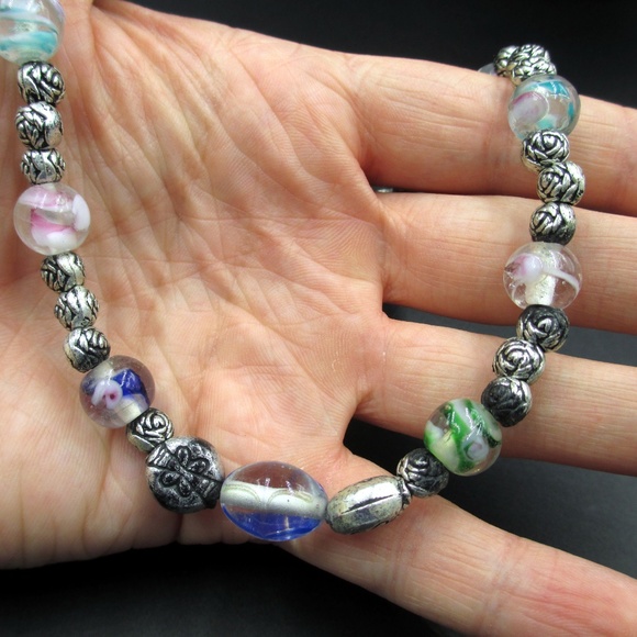 16 Inch Silver Rose Beads & Glass Beads Necklace - Picture 3 of 6